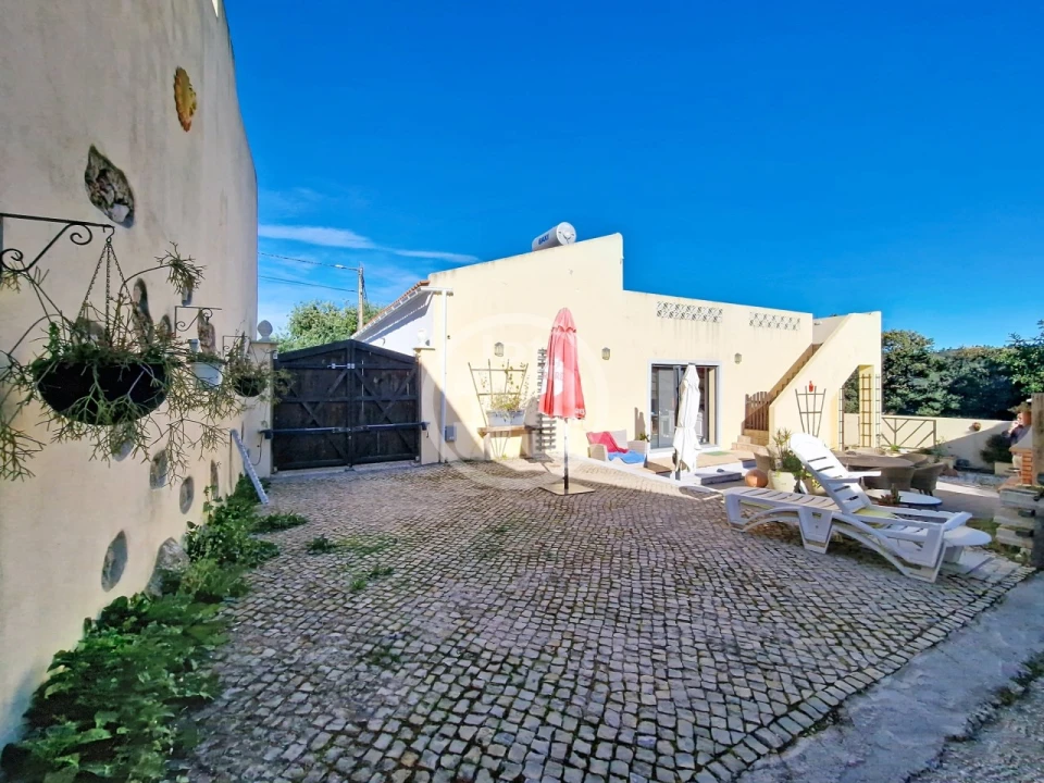 Moradia T2 para Venda em Salir Foto 16