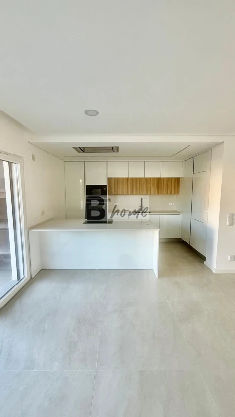 Apartamento T2 para Venda em Charneca de Caparica e Sobreda