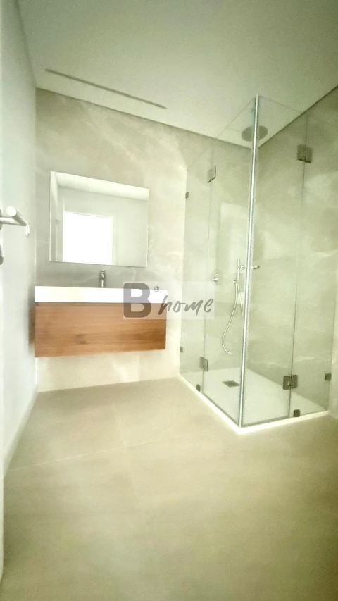 Apartamento T2 para Venda em Charneca de Caparica e Sobreda