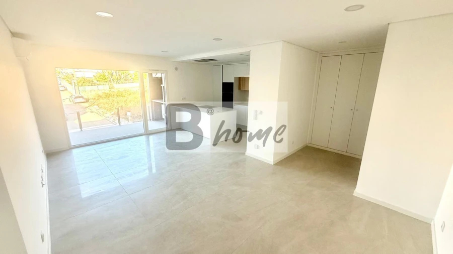 Apartamento T2 para Venda em Charneca de Caparica e Sobreda Foto 2