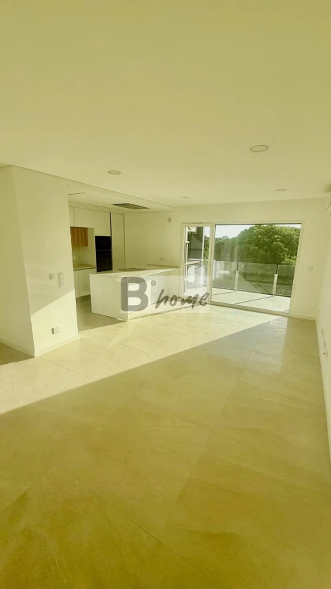Apartamento T2 para Venda em Charneca de Caparica e Sobreda