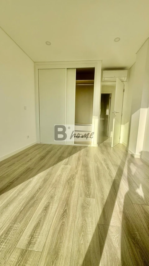 Apartamento T2 para Venda em Charneca de Caparica e Sobreda