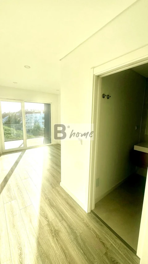 Apartamento T2 para Venda em Charneca de Caparica e Sobreda