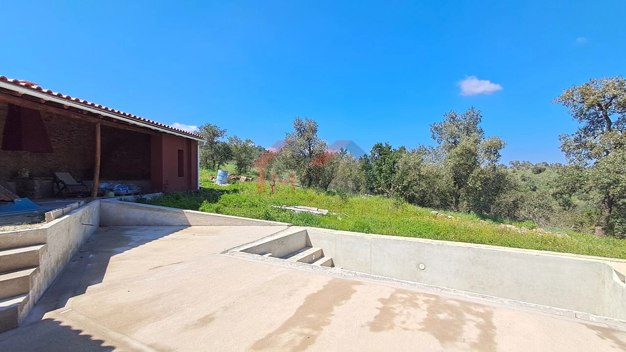 Moradia T2 para Venda em Salir Foto 17