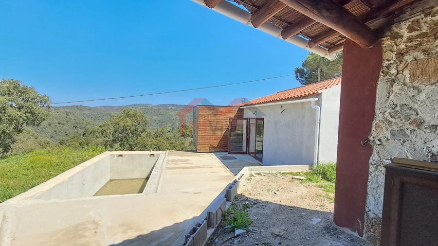 Moradia T2 para Venda em Salir Foto 18