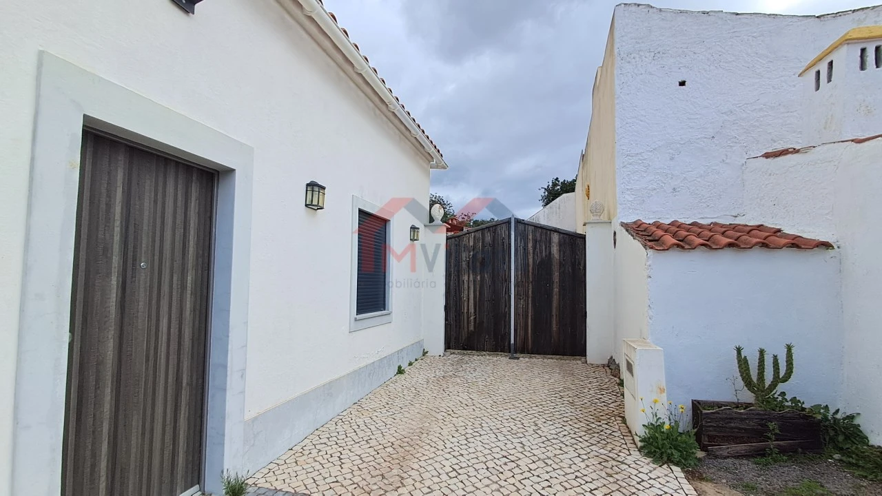 Moradia T2 para Venda em Salir Foto 40