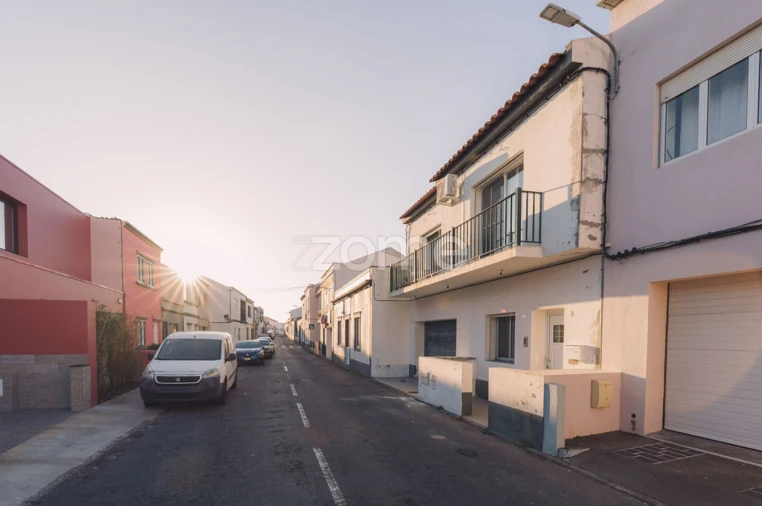 Moradia T3 para Venda em Rosto do Cão (São Roque) Foto 3