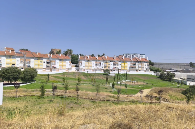 Terreno para Venda em Alto do Seixalinho, Santo André e Verderena Foto 2