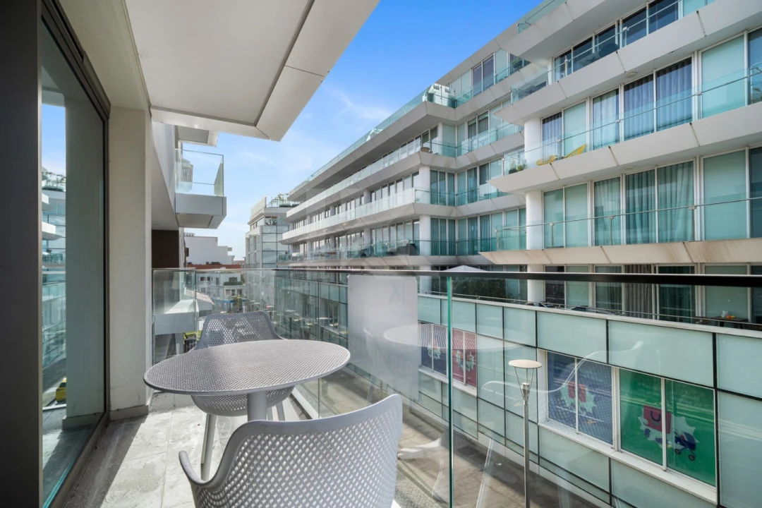 Apartamento T1 para Arrendamento em Funchal (Se) Foto 2