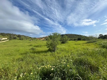 Terreno para Venda em Lagos (São Sebastião e Santa Maria)