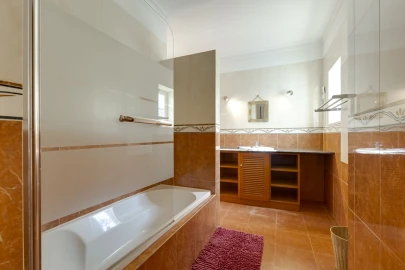 Moradia T4 para Venda em Luz