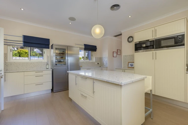 Moradia T4 para Venda em Budens Foto 11