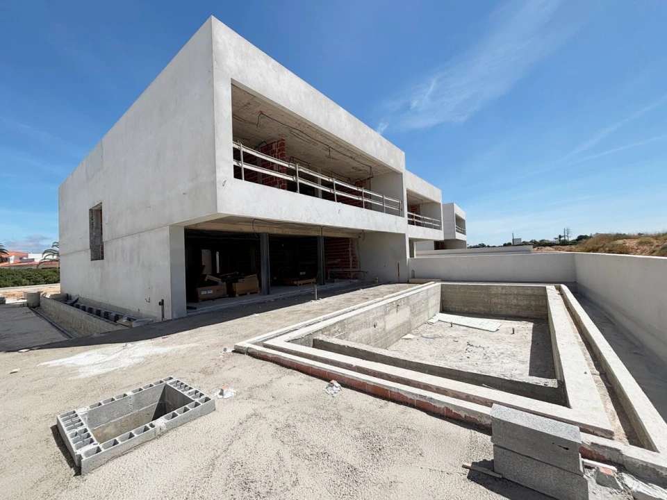 Moradia T4 para Venda em Lagos (São Sebastião e Santa Maria) Foto 2