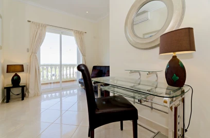 Moradia T8 para Venda em Luz