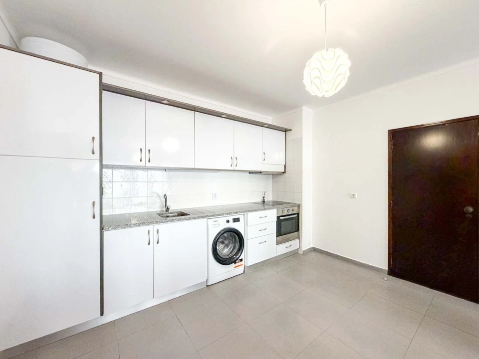 Apartamento T2 para Venda em Portimão Foto 2
