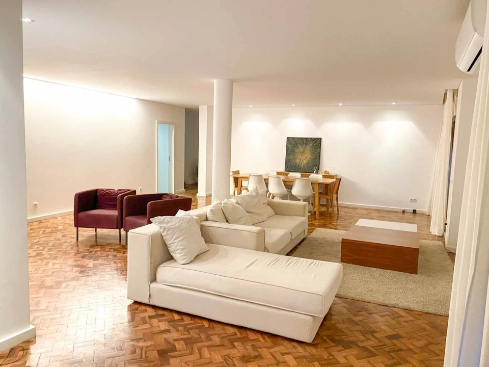 Apartamento T4 para Venda em Portimão Foto 4