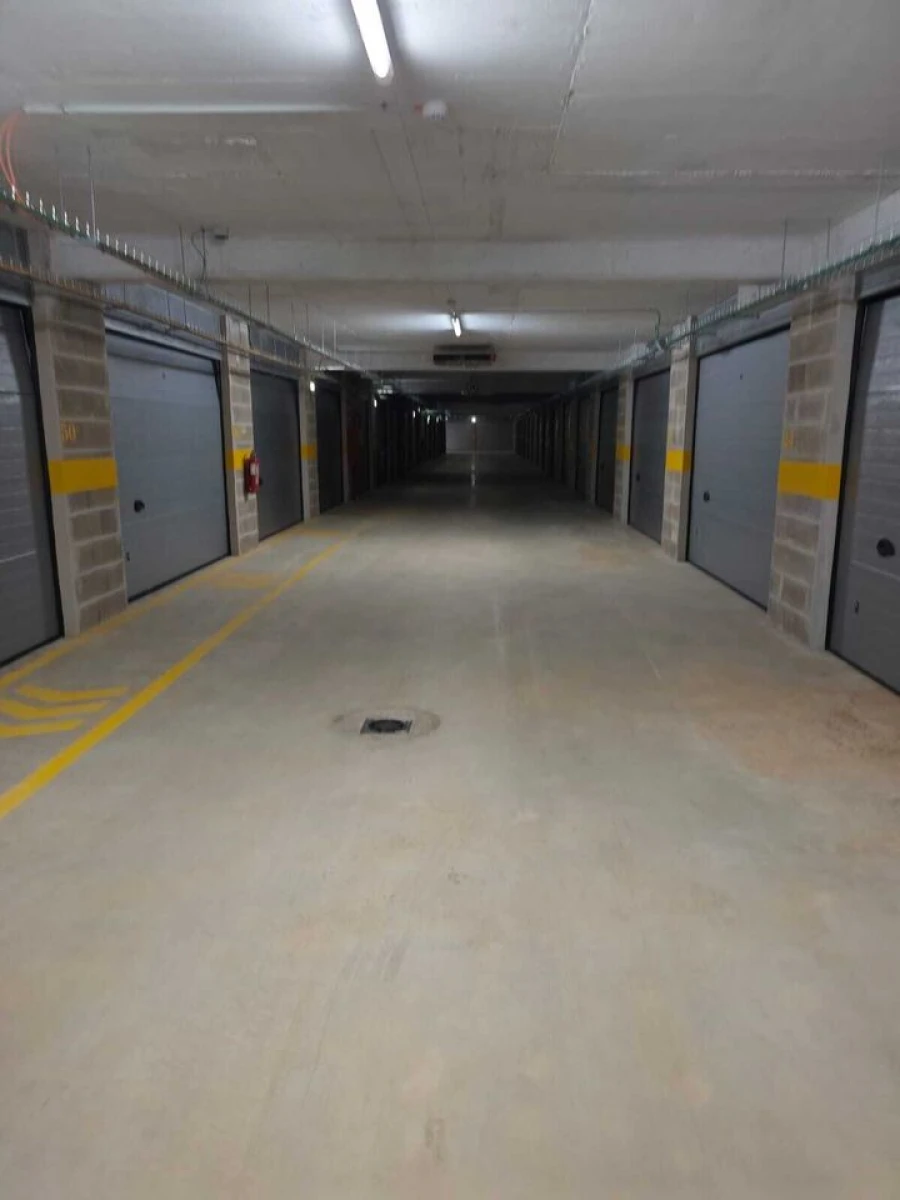 Garagem para Venda em Portimão Foto 7