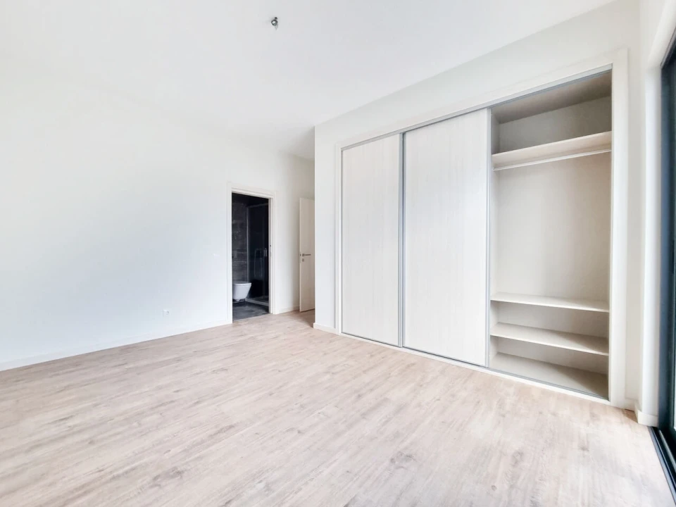 Apartamento T4 para Venda em Portimão Foto 3