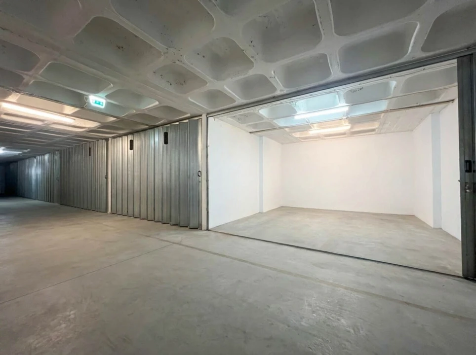 Garagem para Arrendamento em Portimão Foto 1