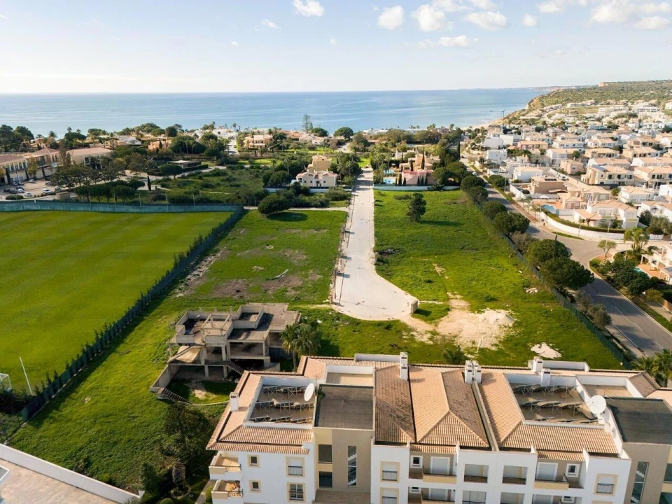 Terreno para Venda em Lagos (São Sebastião e Santa Maria) Foto 1