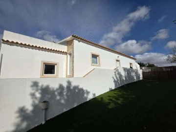 Moradia T3 para Venda em Ferreiras