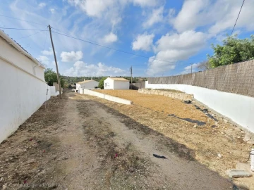 Moradia T3 para Venda em Ferreiras