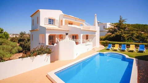 Moradia T5 para Venda em Albufeira e Olhos de Água