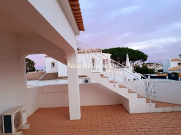 Moradia T5 para Venda em Albufeira e Olhos de Água