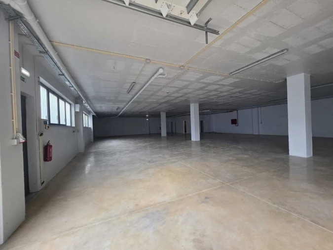 Armazém para Arrendamento em Portimão Foto 1