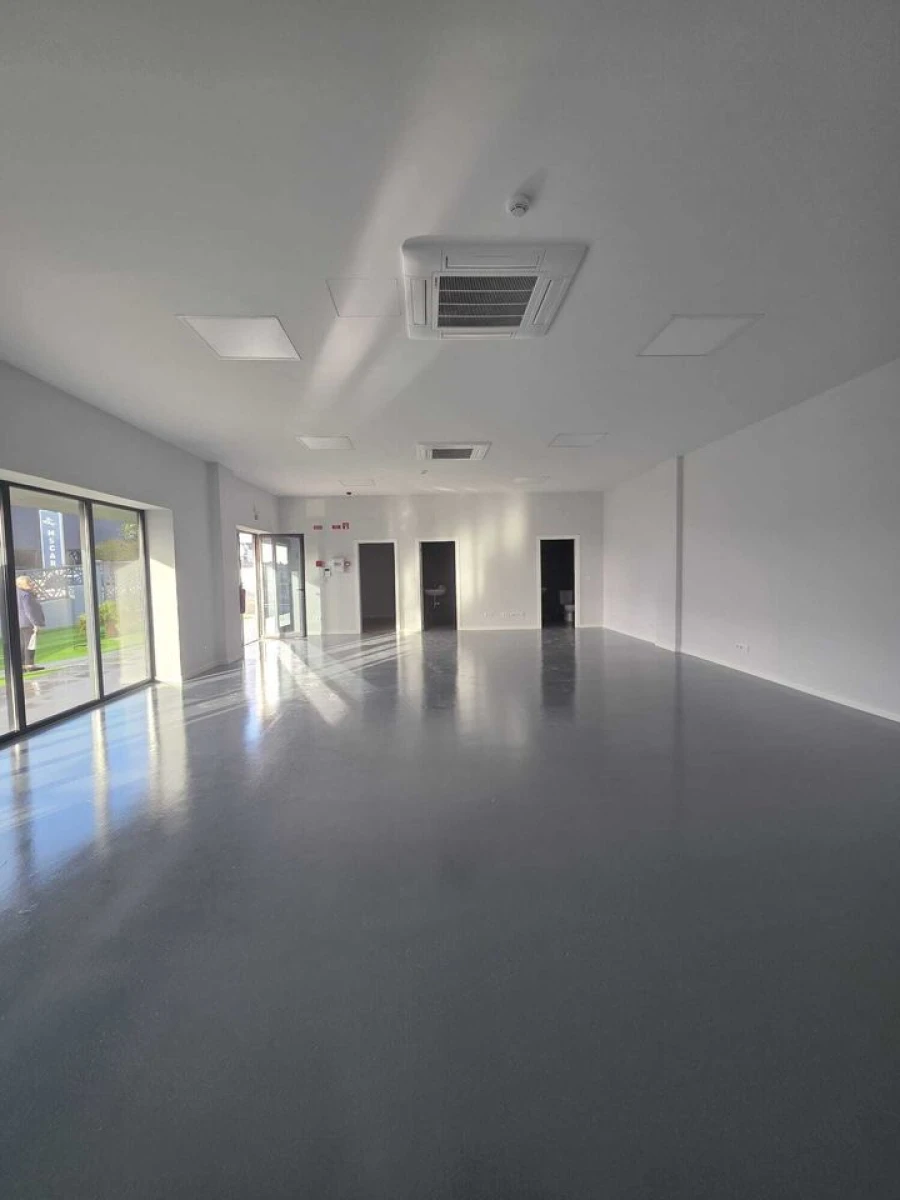 Loja para Arrendamento em Portimão Foto 3