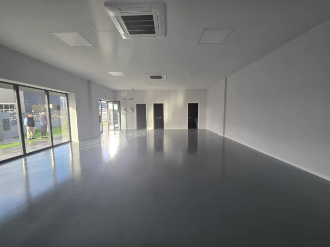 Loja para Arrendamento em Portimão Foto 4