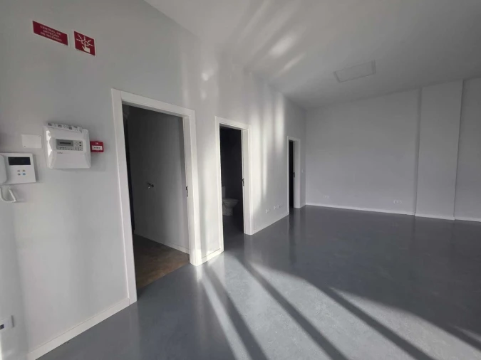 Loja para Arrendamento em Portimão Foto 9