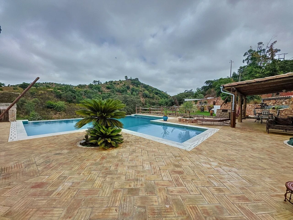 Moradia T3 para Venda em Alte Foto 2