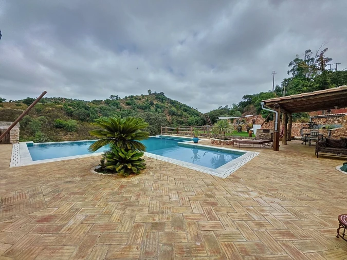 Moradia T3 para Venda em Alte Foto 2