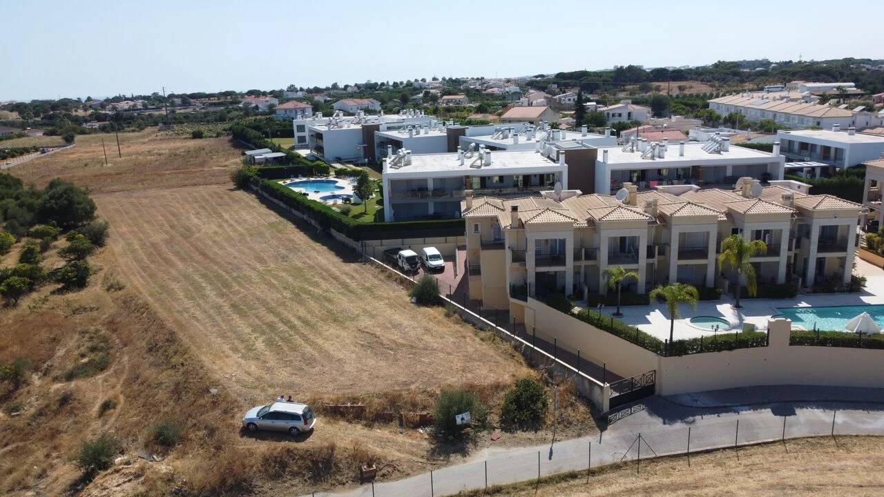 Terreno para Venda em Albufeira e Olhos de Água Foto 1