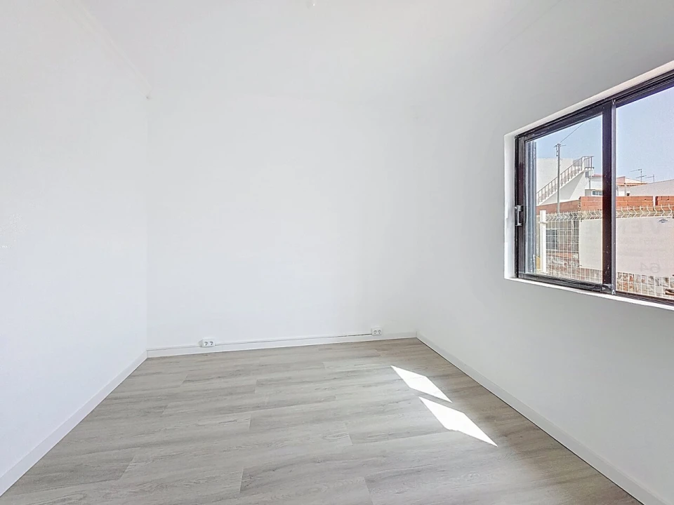 Moradia T3 para Venda em Mexilhoeira Grande Foto 13