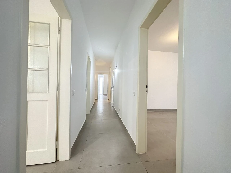 Moradia T12 para Venda em Portimão Foto 37