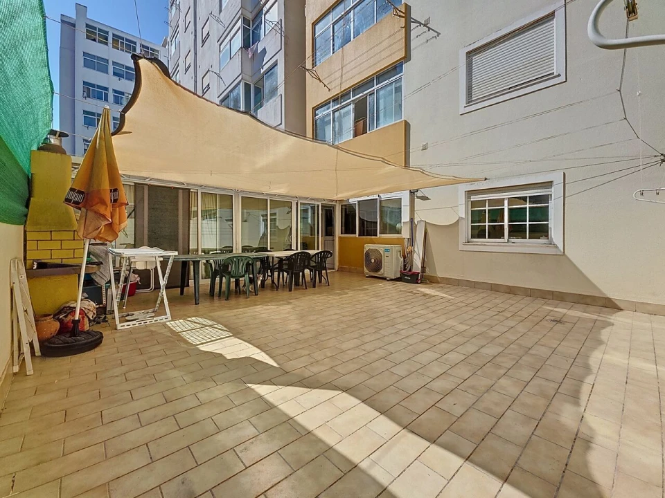 Apartamento T3 para Venda em Portimão Foto 4