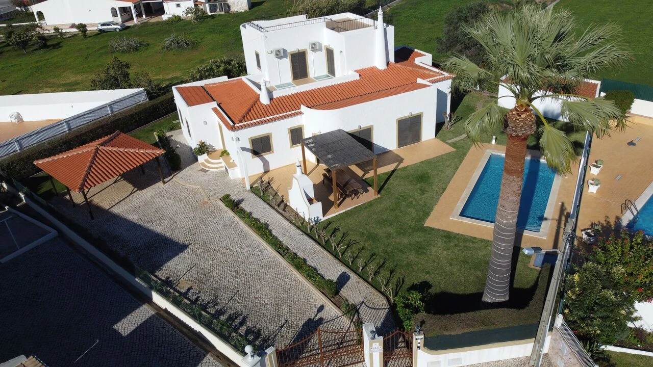 Moradia T5 para Venda em Guia Foto 1