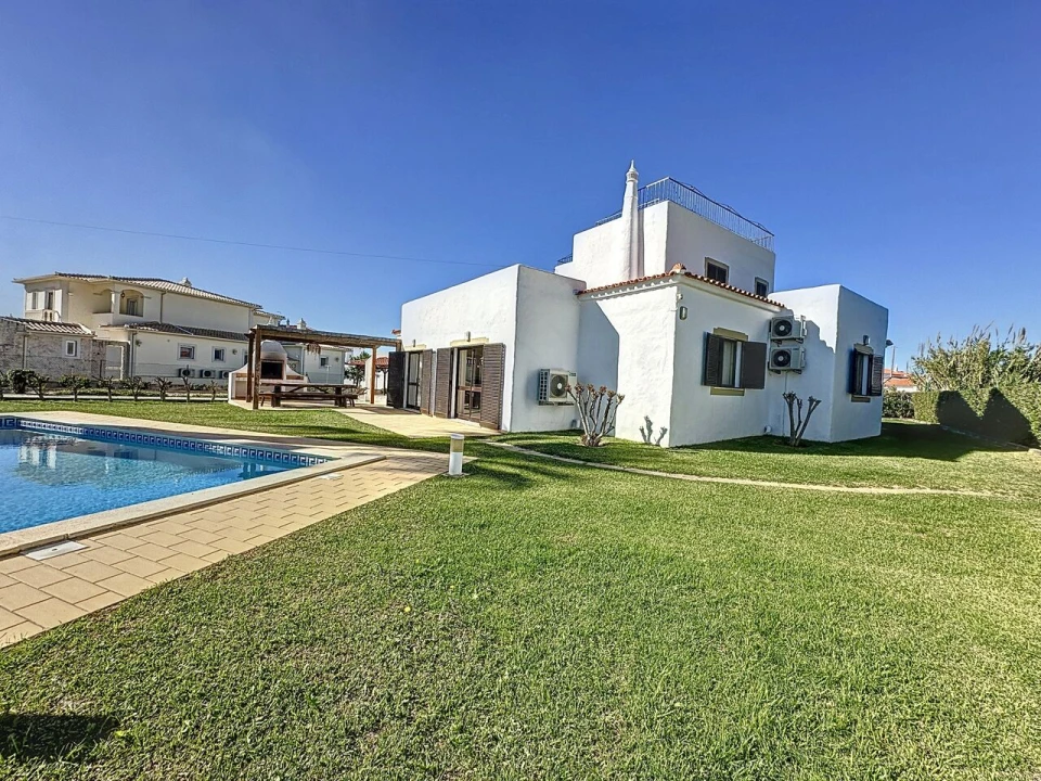 Moradia T5 para Venda em Guia Foto 38