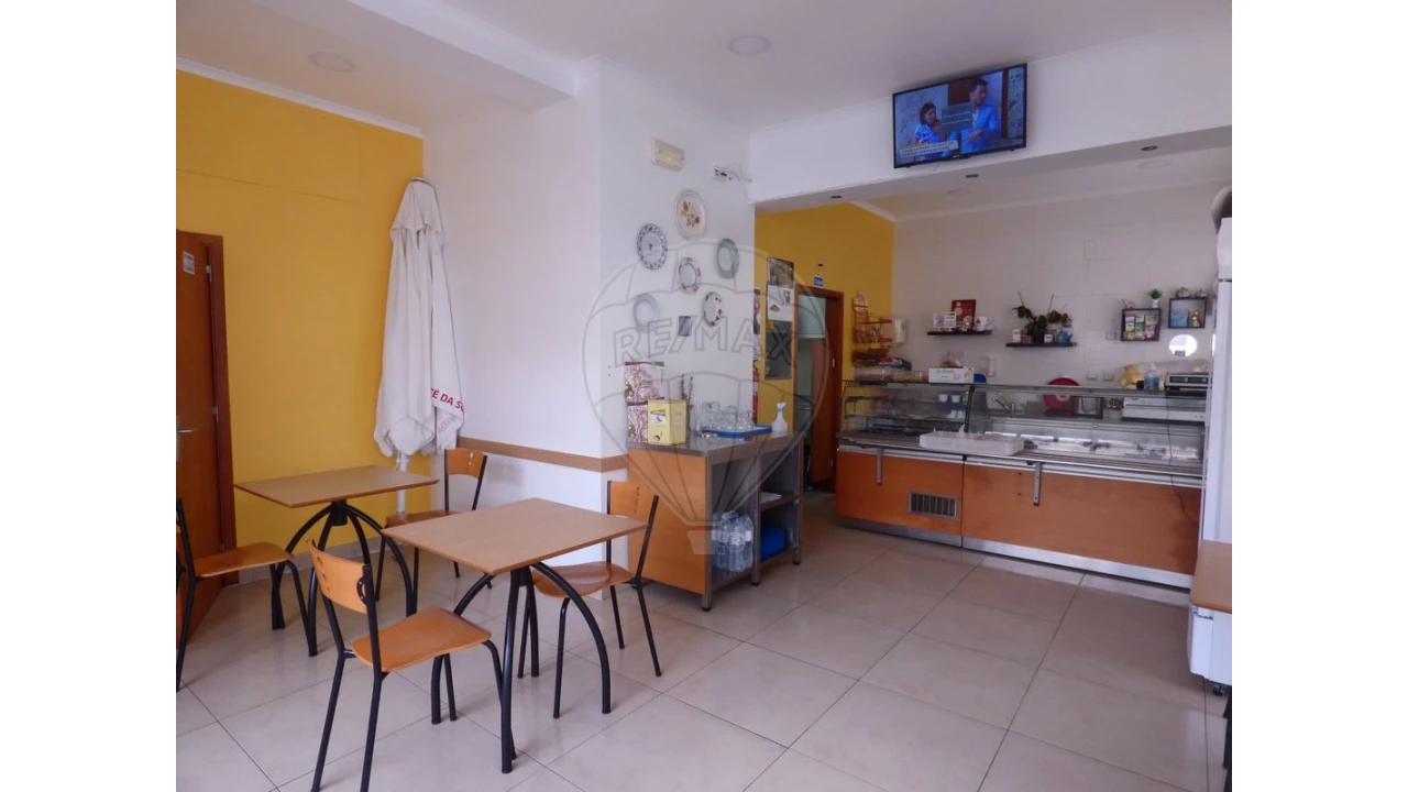 Loja para Venda em Cartaxo e Vale da Pinta Foto 1