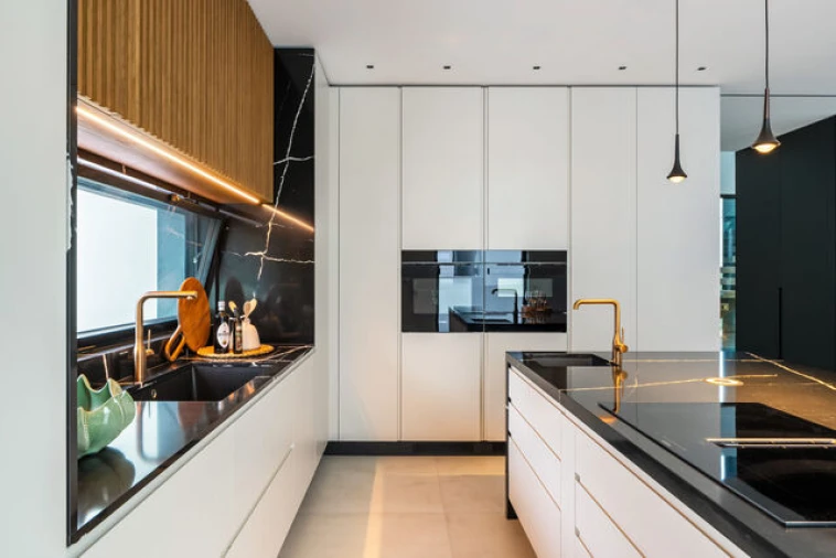 Moradia T4 para Venda em Quarteira Foto 17