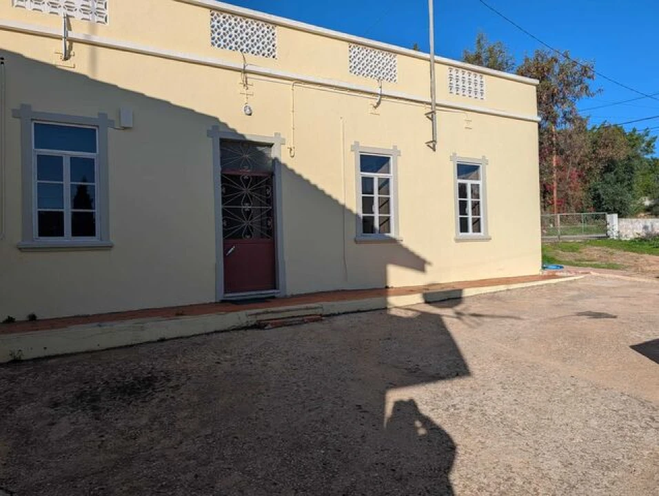 Moradia T2 para Venda em Loule (São Sebastião) Foto 1