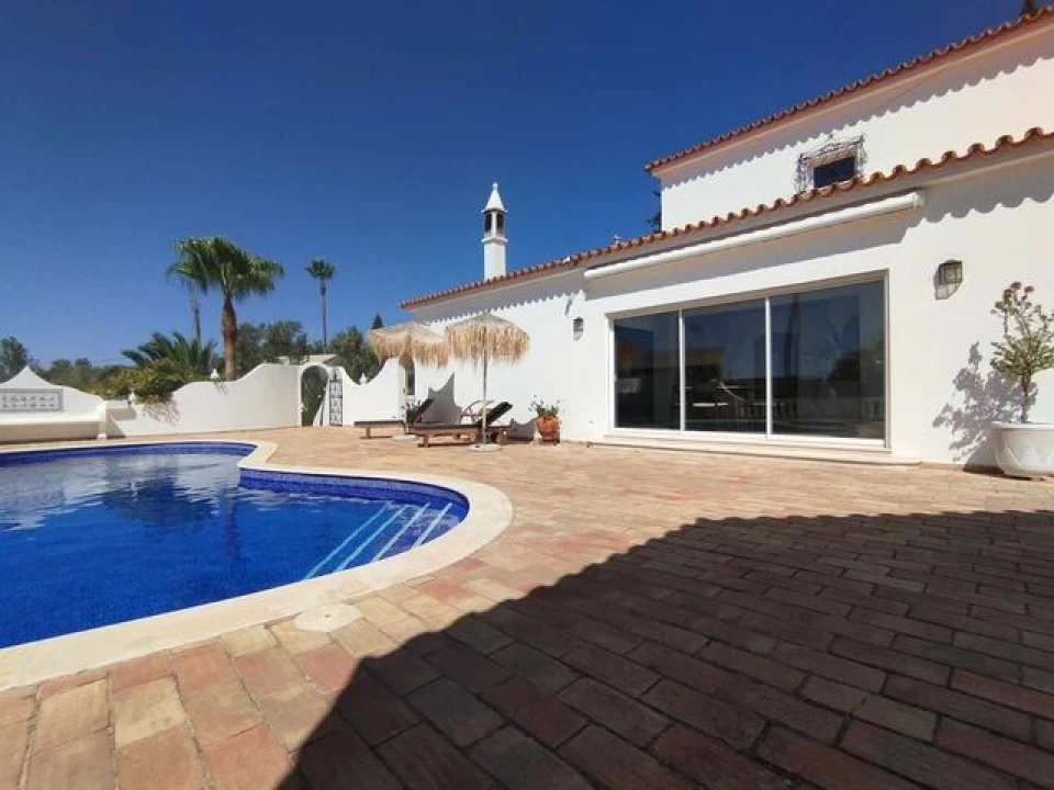 Moradia T5 para Venda em Santa Barbara de Nexe Foto 14