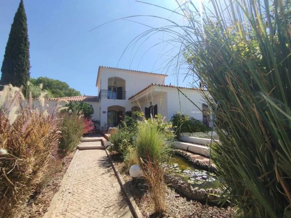 Moradia T5 para Venda em Santa Barbara de Nexe Foto 16