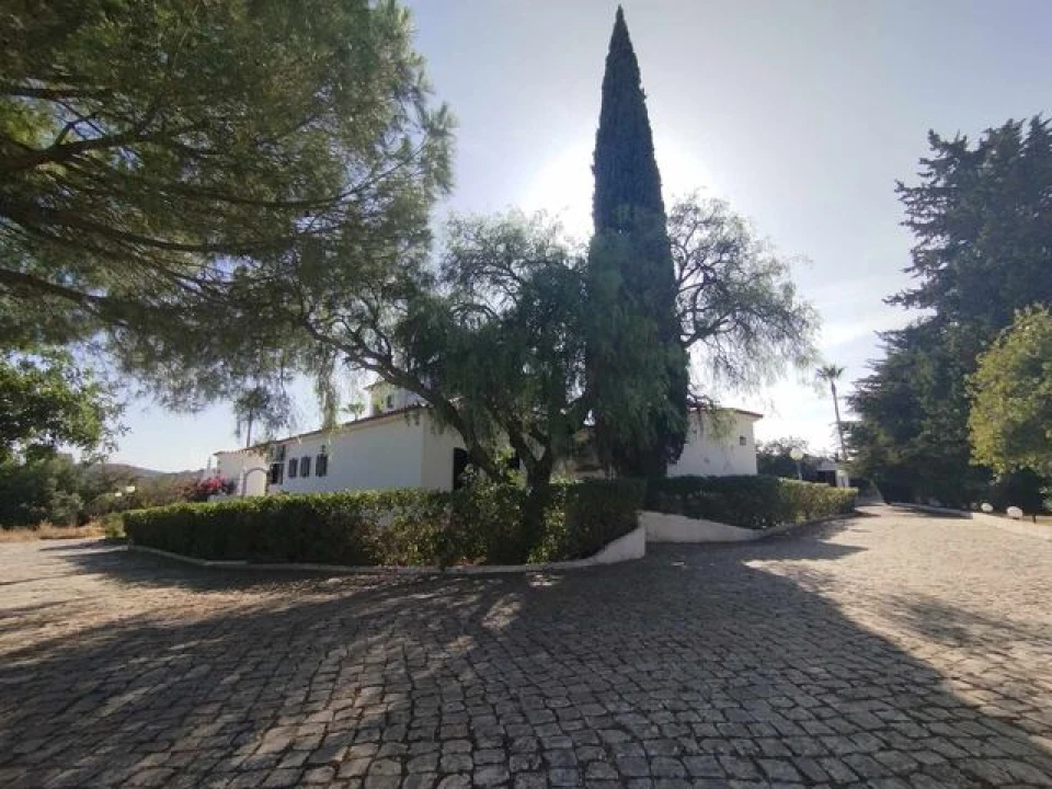 Moradia T5 para Venda em Santa Barbara de Nexe Foto 19