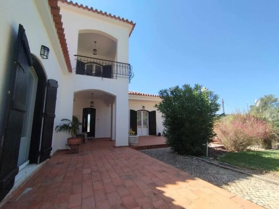 Moradia T5 para Venda em Santa Barbara de Nexe Foto 3