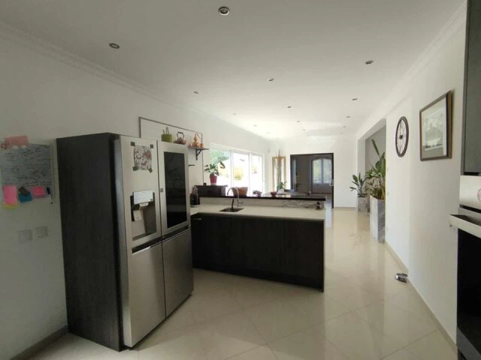 Moradia T5 para Venda em Santa Barbara de Nexe Foto 6