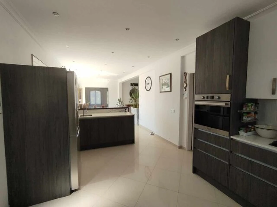 Moradia T5 para Venda em Santa Barbara de Nexe Foto 7