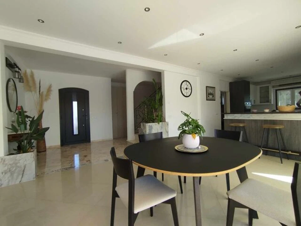 Moradia T5 para Venda em Santa Barbara de Nexe Foto 9